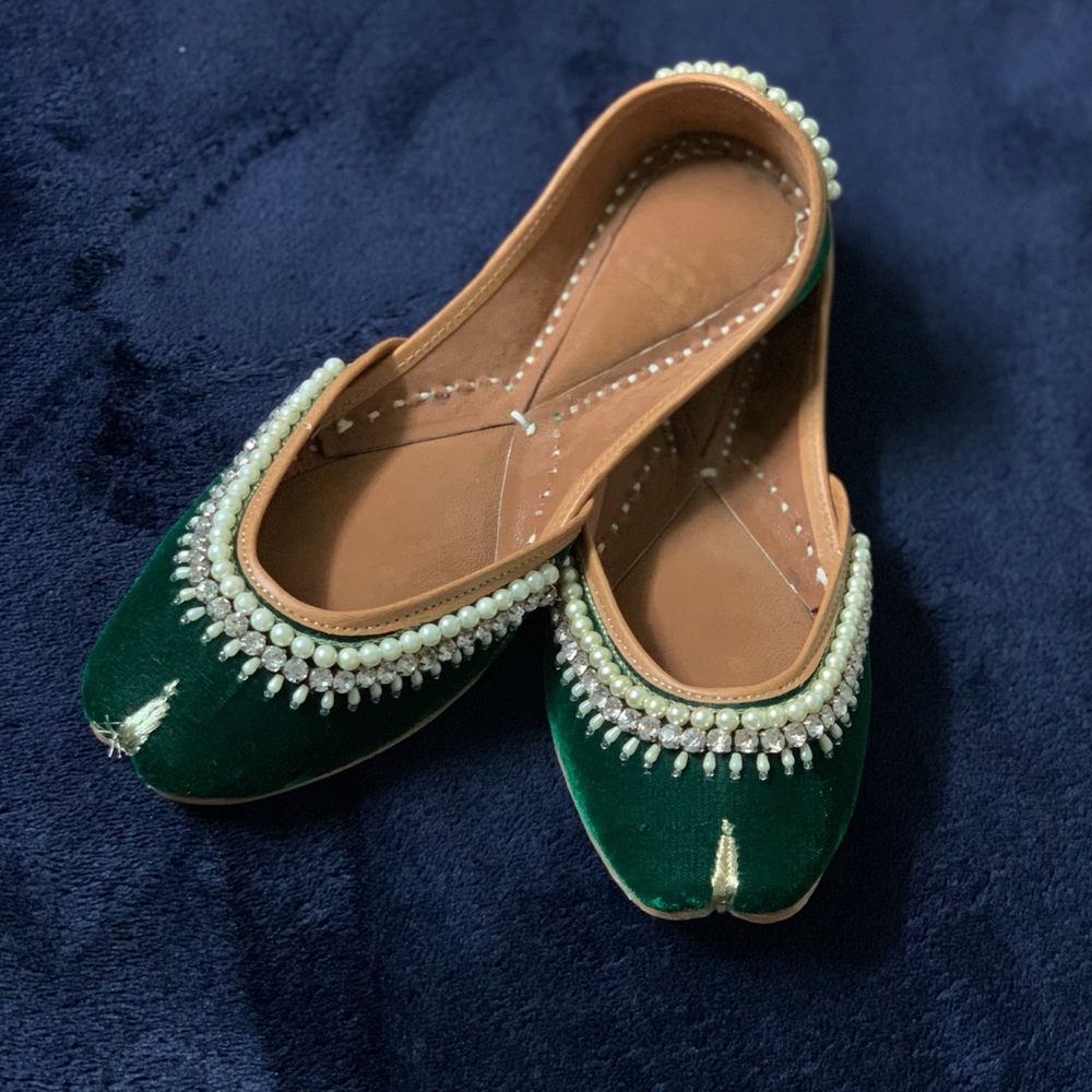 Green Velvet Jutti